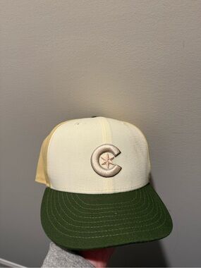 New Era Two-Tone Snapback Cap in Cream & Olive